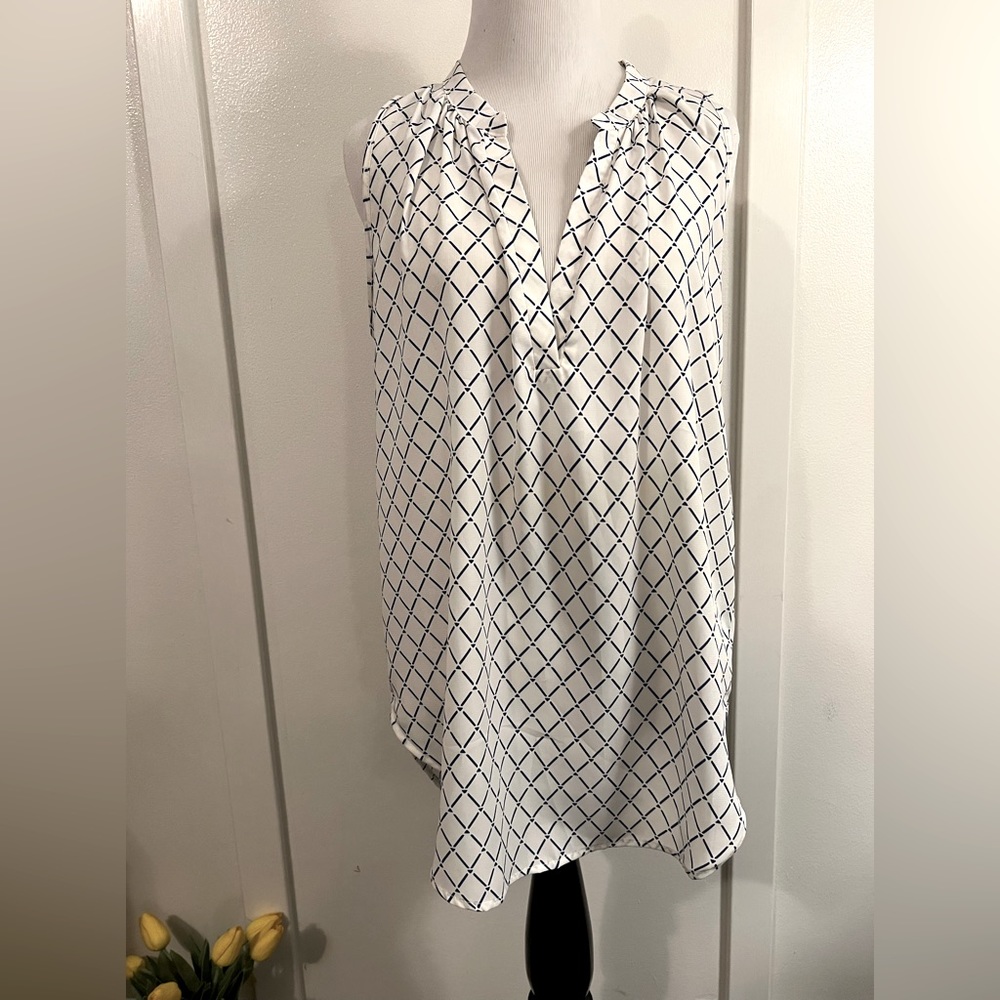 Bo bel white sleeveless dress shirt with blue pattern medium